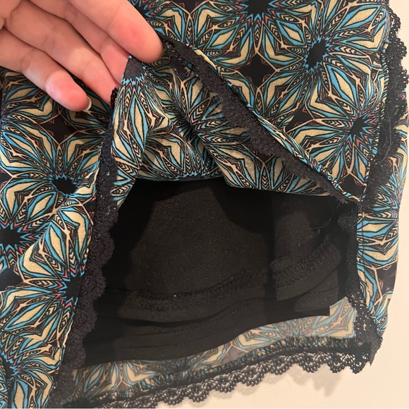 Graphic patterned silky short shorts with tie waist LIKE NEW CONIDITON - Picture 4 of 5